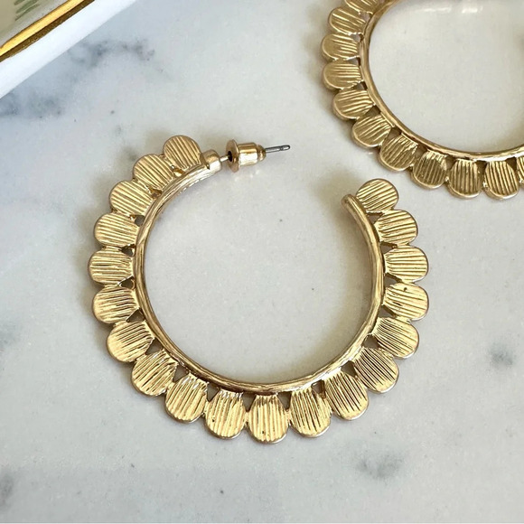 2/$30🌵 Gold Flower Petal Hoop Earrings Thick Bohemian Scalloped Edge Jewelry NEW - Picture 4 of 13